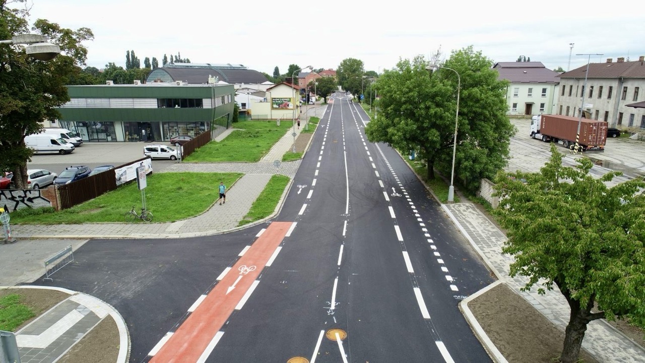 Olomouc – nová část Jantarové cyklostezky a rekonstrukce ul. Jeremenkova - Straßen- und Brückenbau