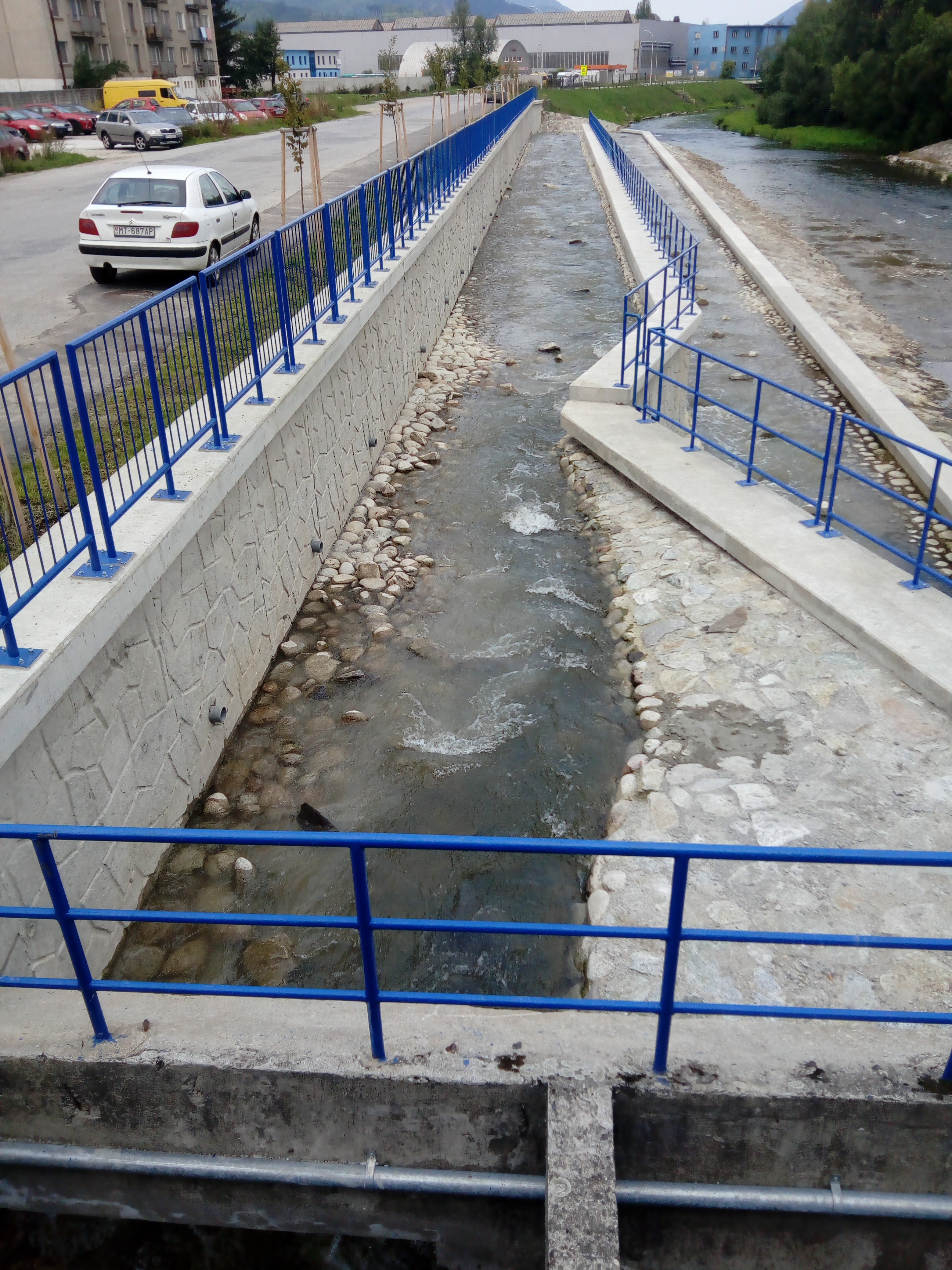 Odstraňovanie bariér vo vodnom toku Turiec, rkm 7,530; stavebné práce - Tiefbau