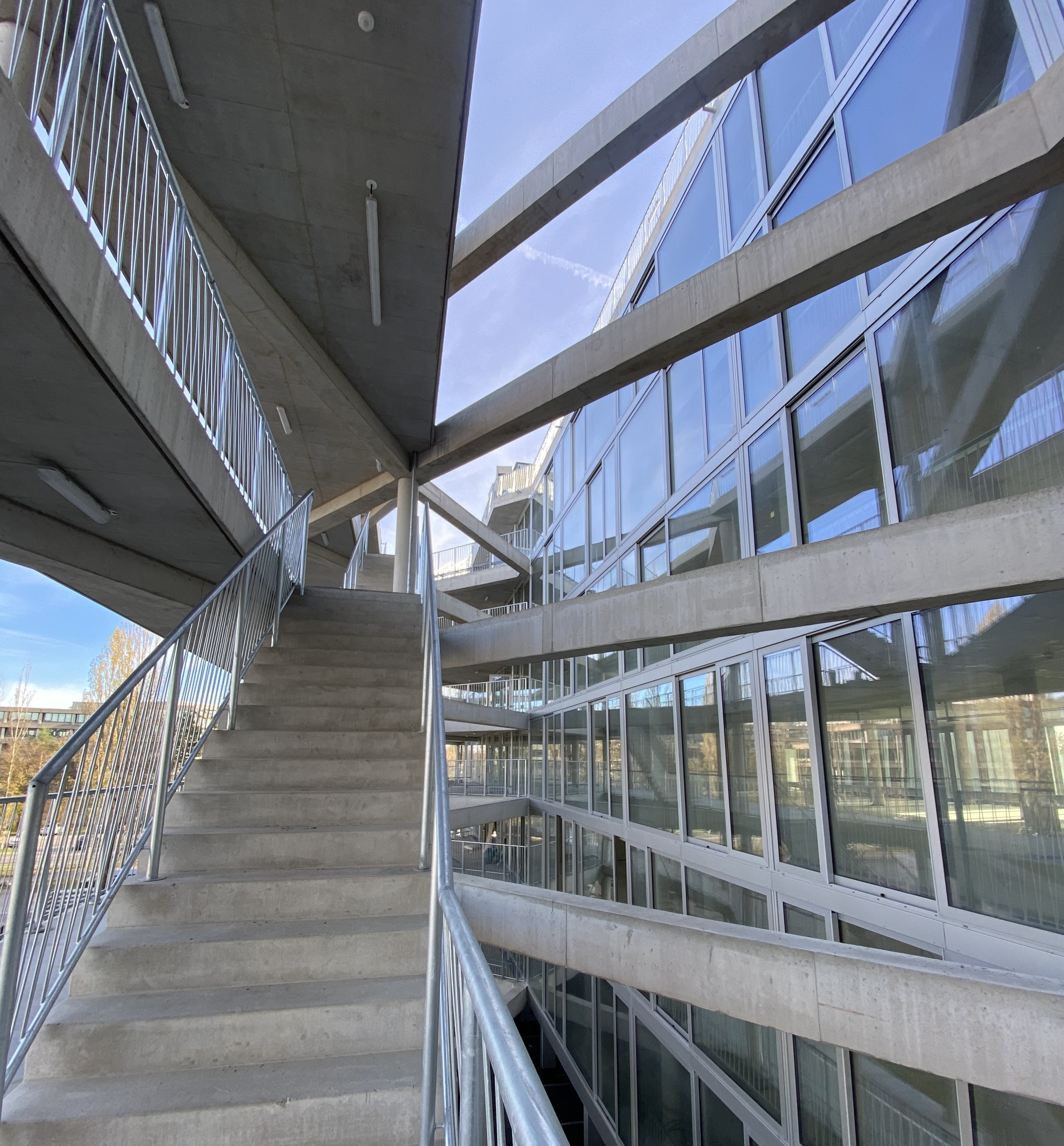 Hammerschmidt - Bürogebäude mit Dachterrasse und offenem Parkdeck - Hochbau