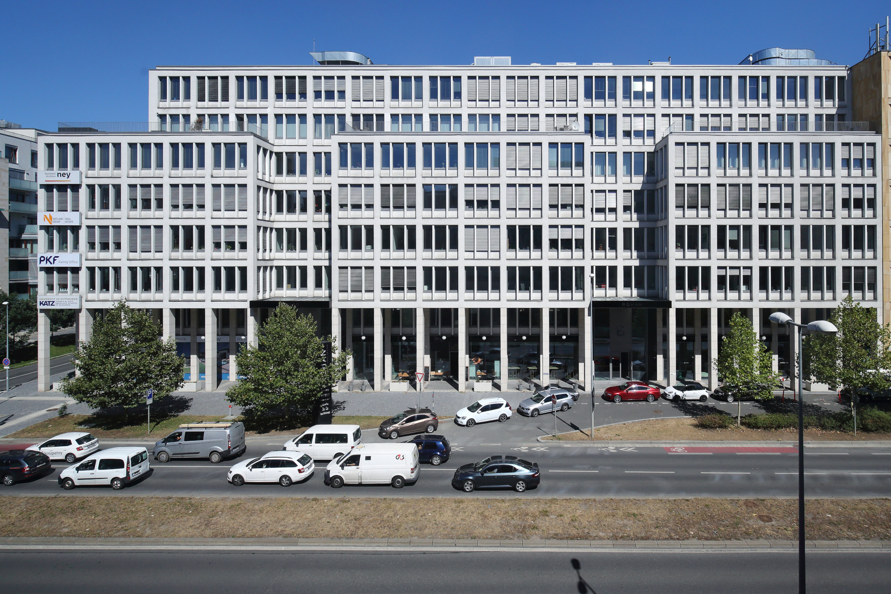 Praha 8 – administrativní budova Rohan - Hochbau