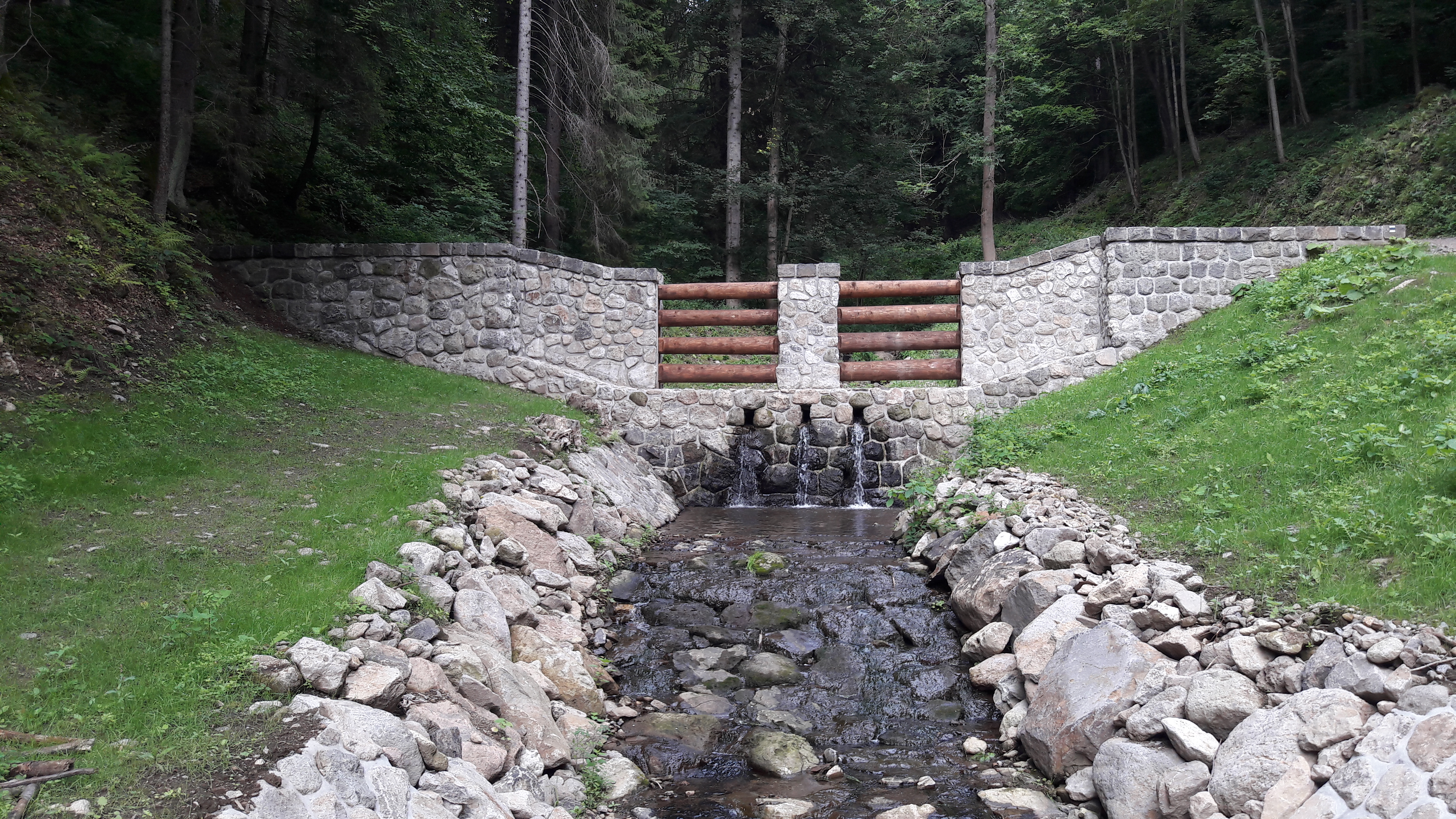 Protipovodňové opatrenia - rekonštrukcia prehrádzok v Krahuľskej doline - Tiefbau