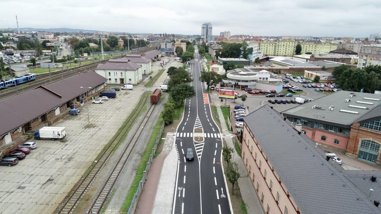 Olomouc – nová část Jantarové cyklostezky a rekonstrukce ul. Jeremenkova - Straßen- und Brückenbau