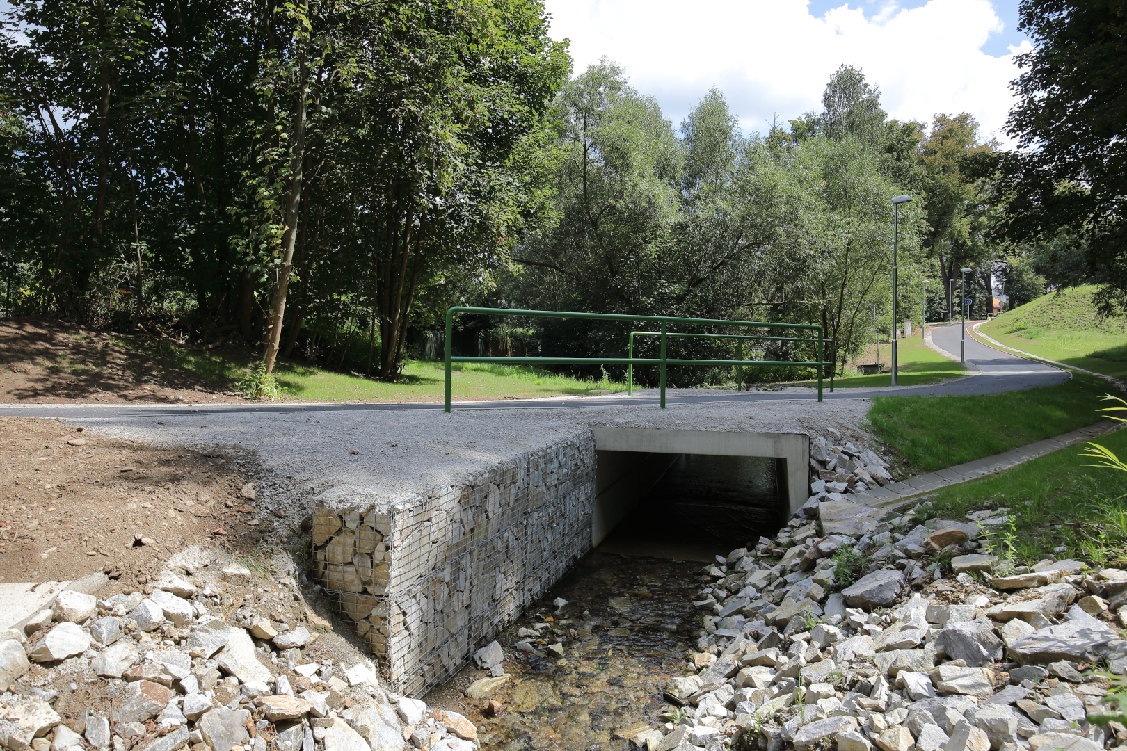 Velešín – výstavba stezky a podchodu pod silnicí I/3 - Straßen- und Brückenbau