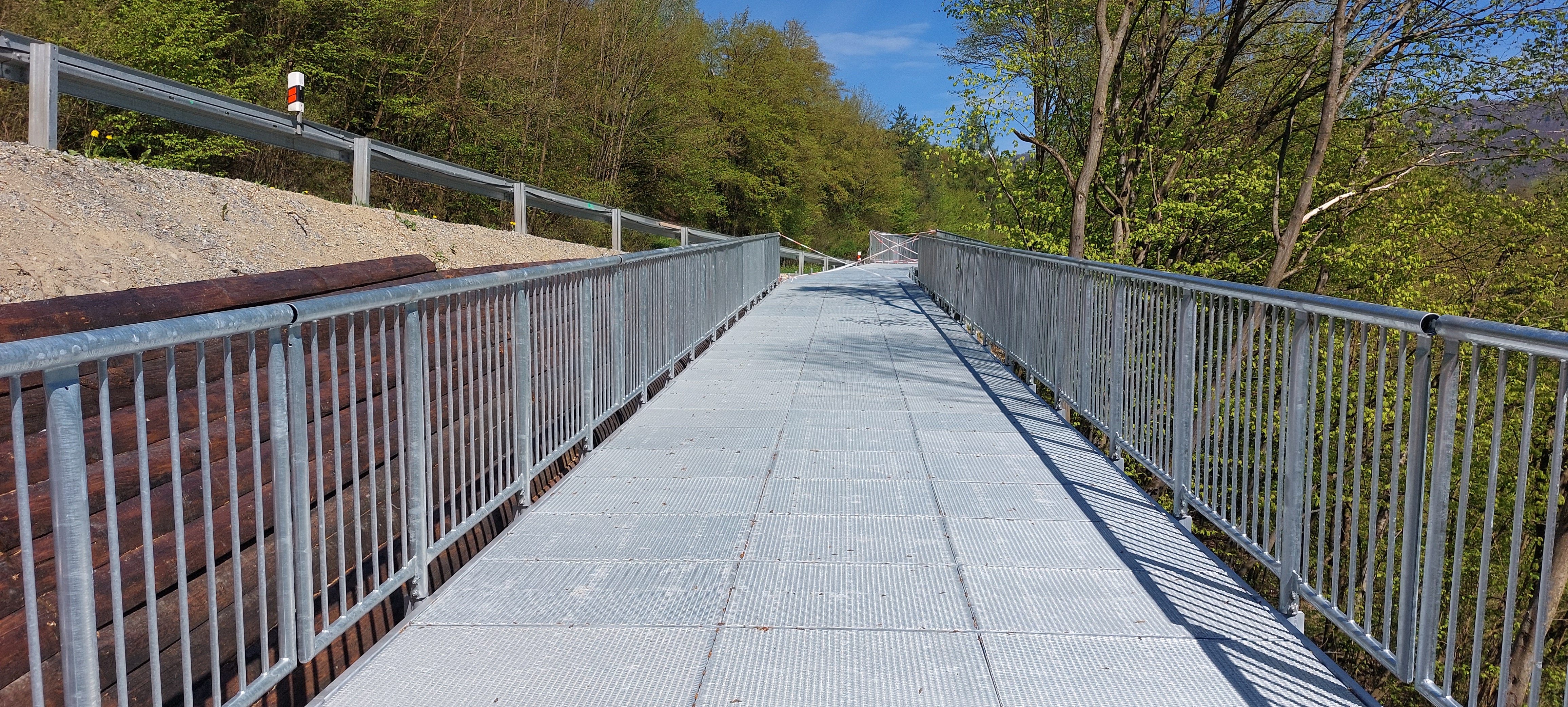 Nový cyklochodník v Margecanoch - Straßen- und Brückenbau