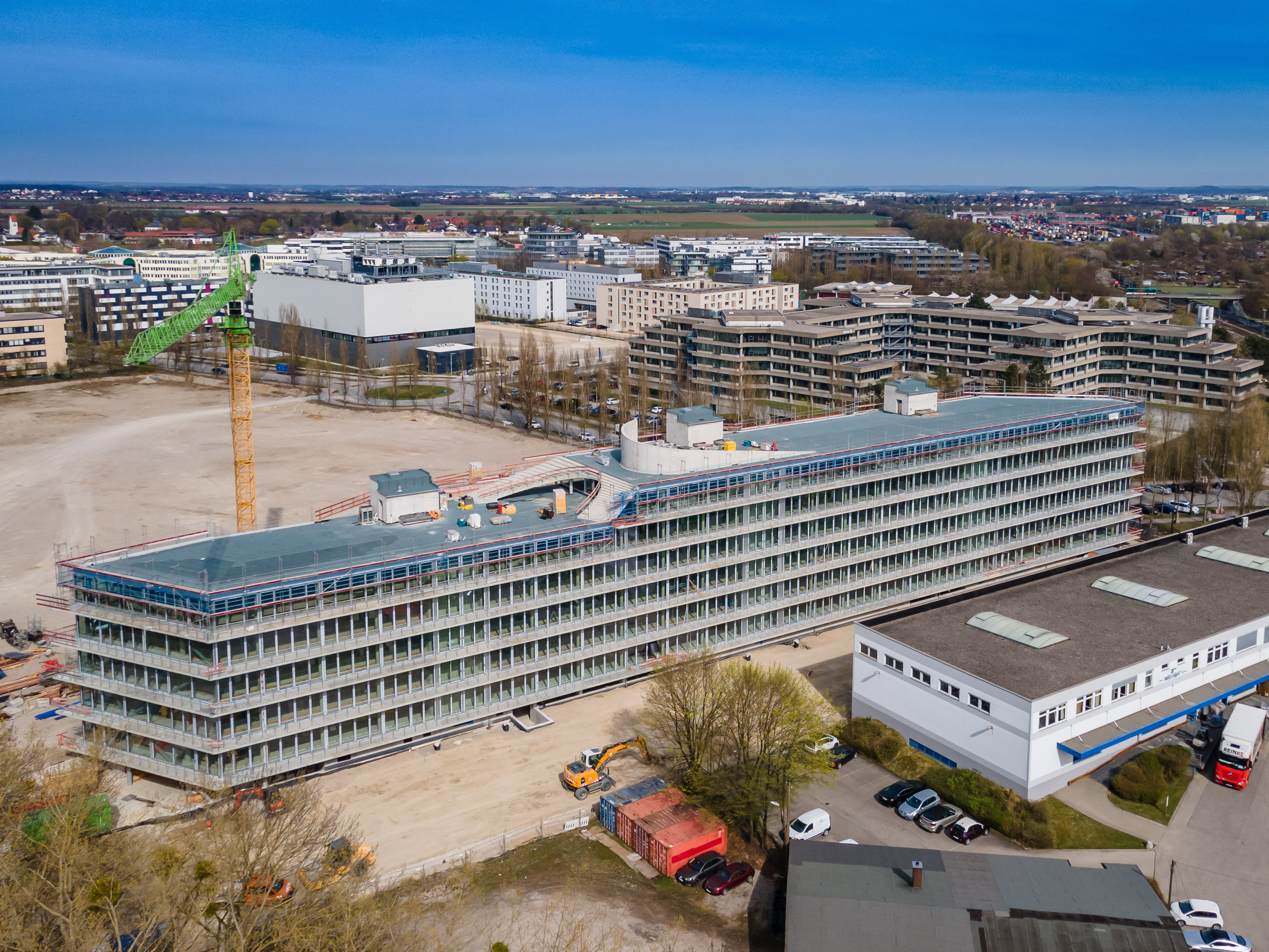 Hammerschmidt - Bürogebäude mit Dachterrasse und offenem Parkdeck - Hochbau