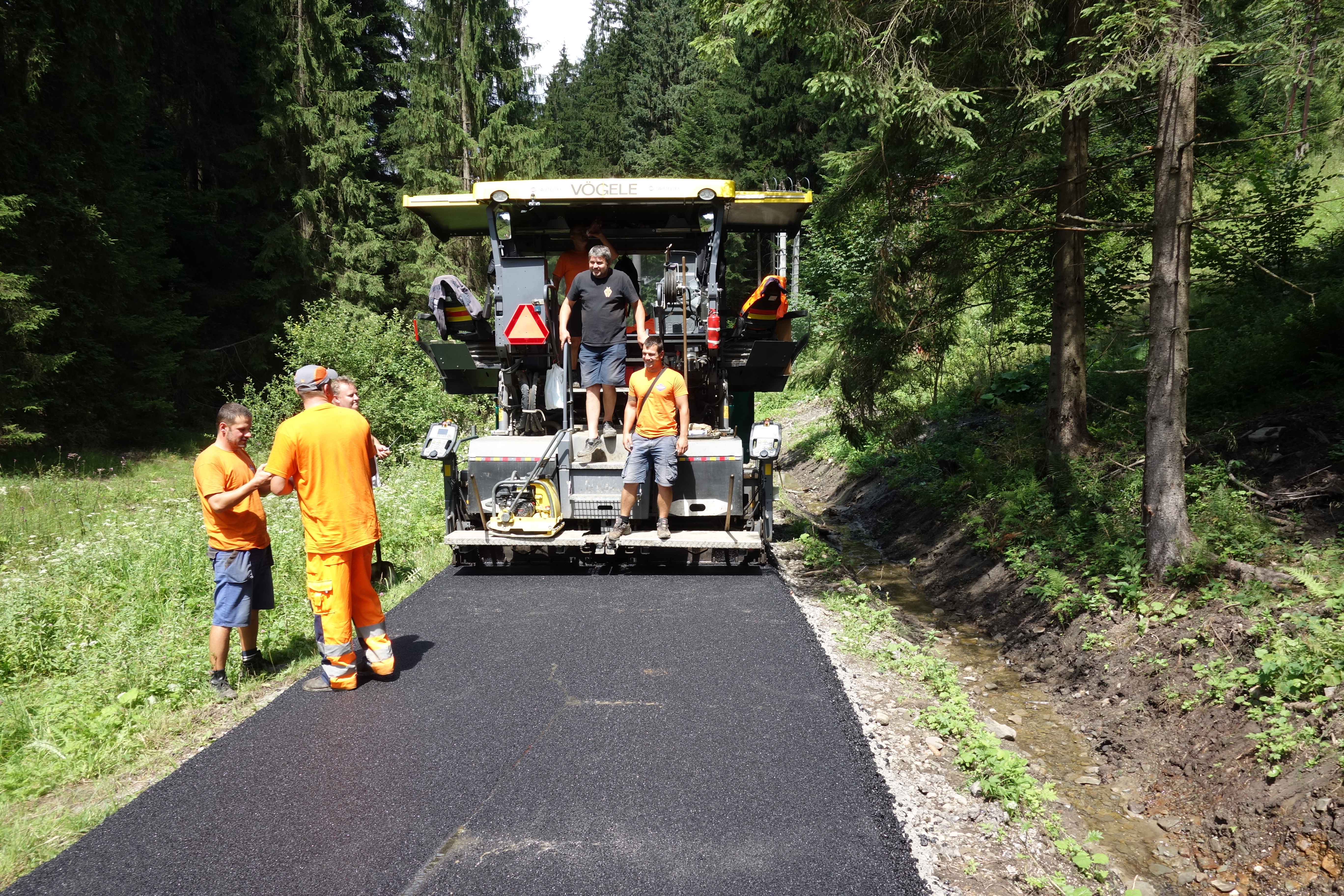 Rekonštrukcia komunikácii v obci Dlhá nad Kysucou - Straßen- und Brückenbau