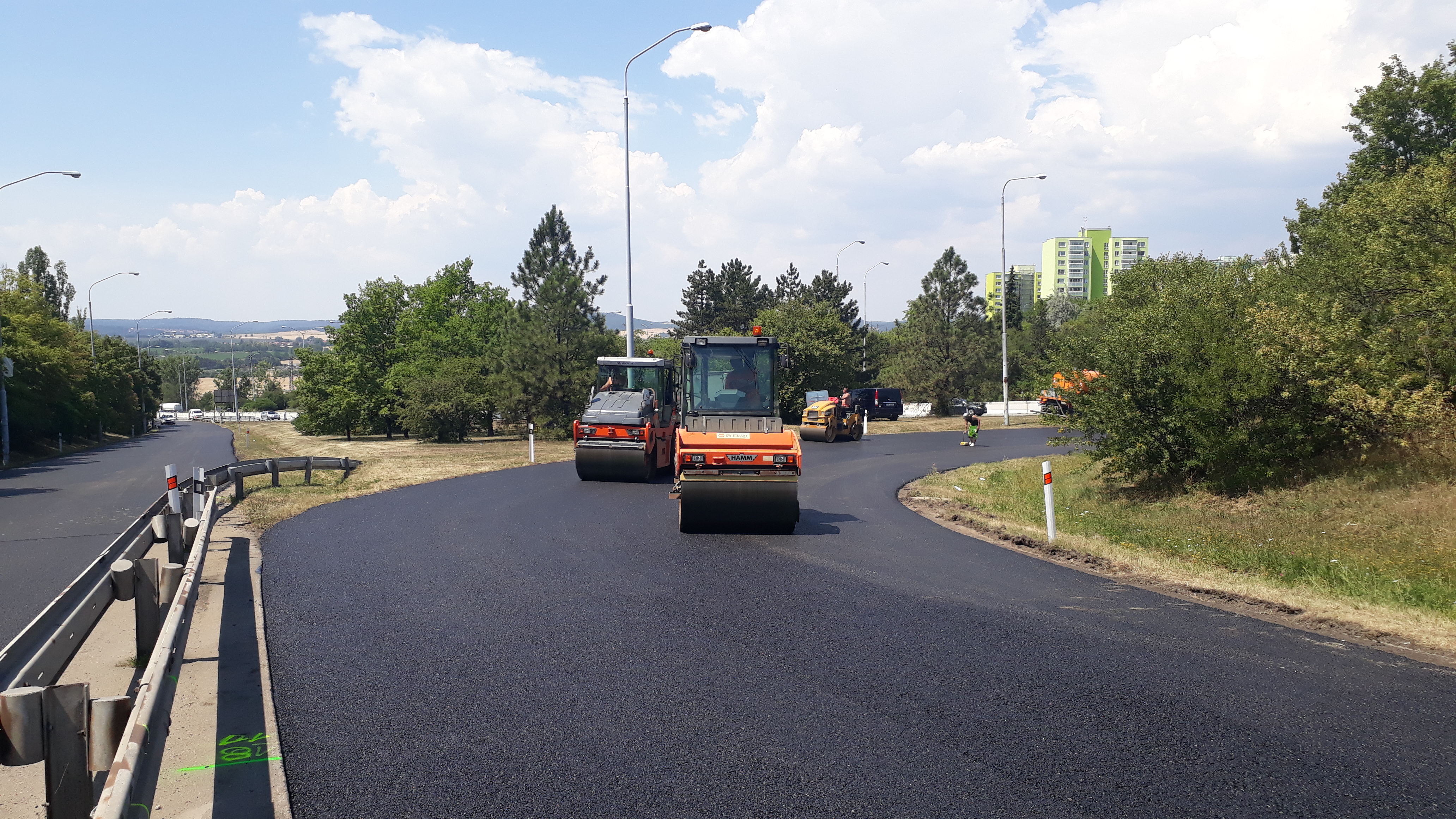  Brno – oprava krytu vozovky, MÚK Bítešská - Straßen- und Brückenbau