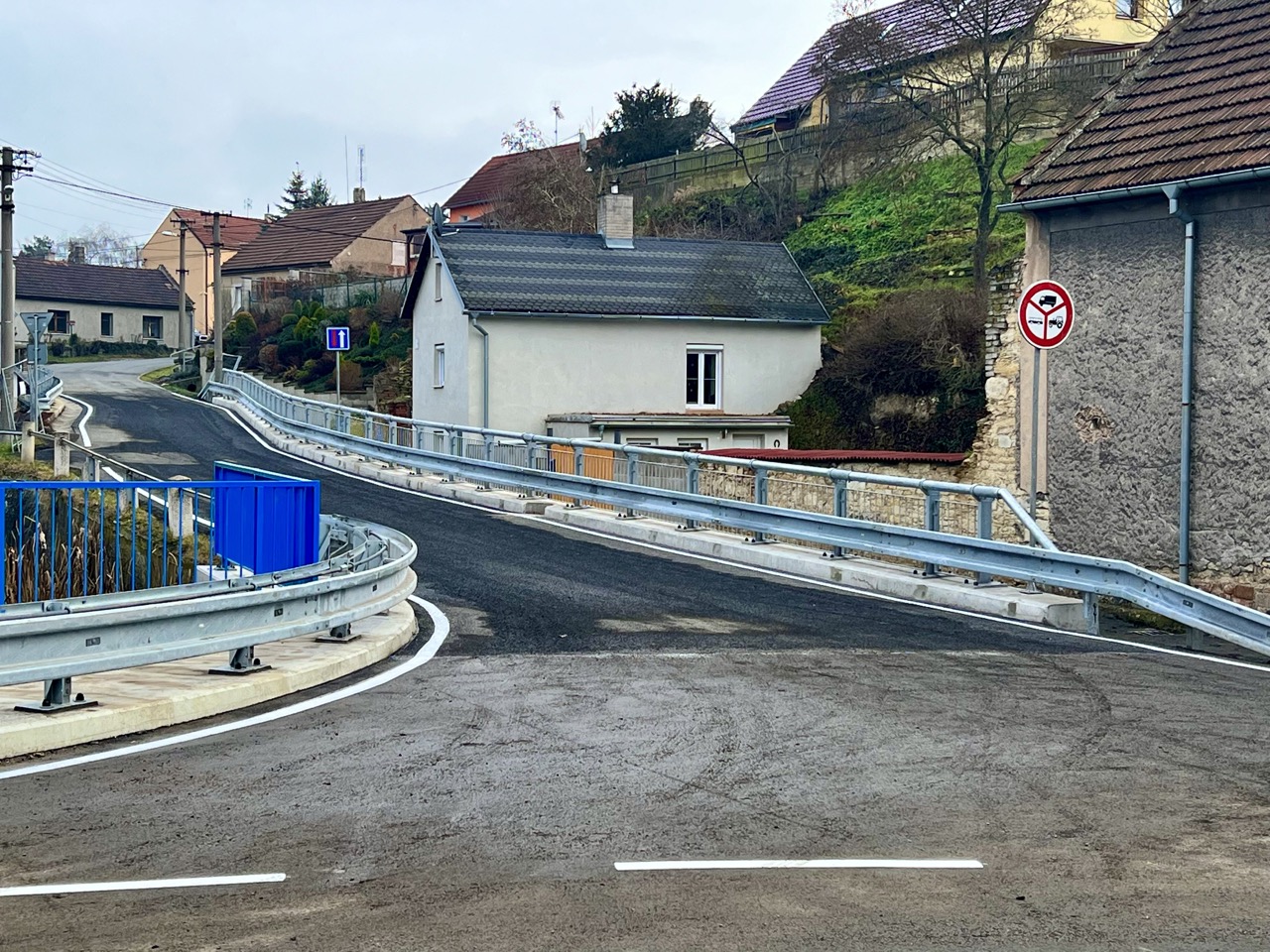 Silnice III/00711, Makotřasy – bezpečnostní opatření - Straßen- und Brückenbau