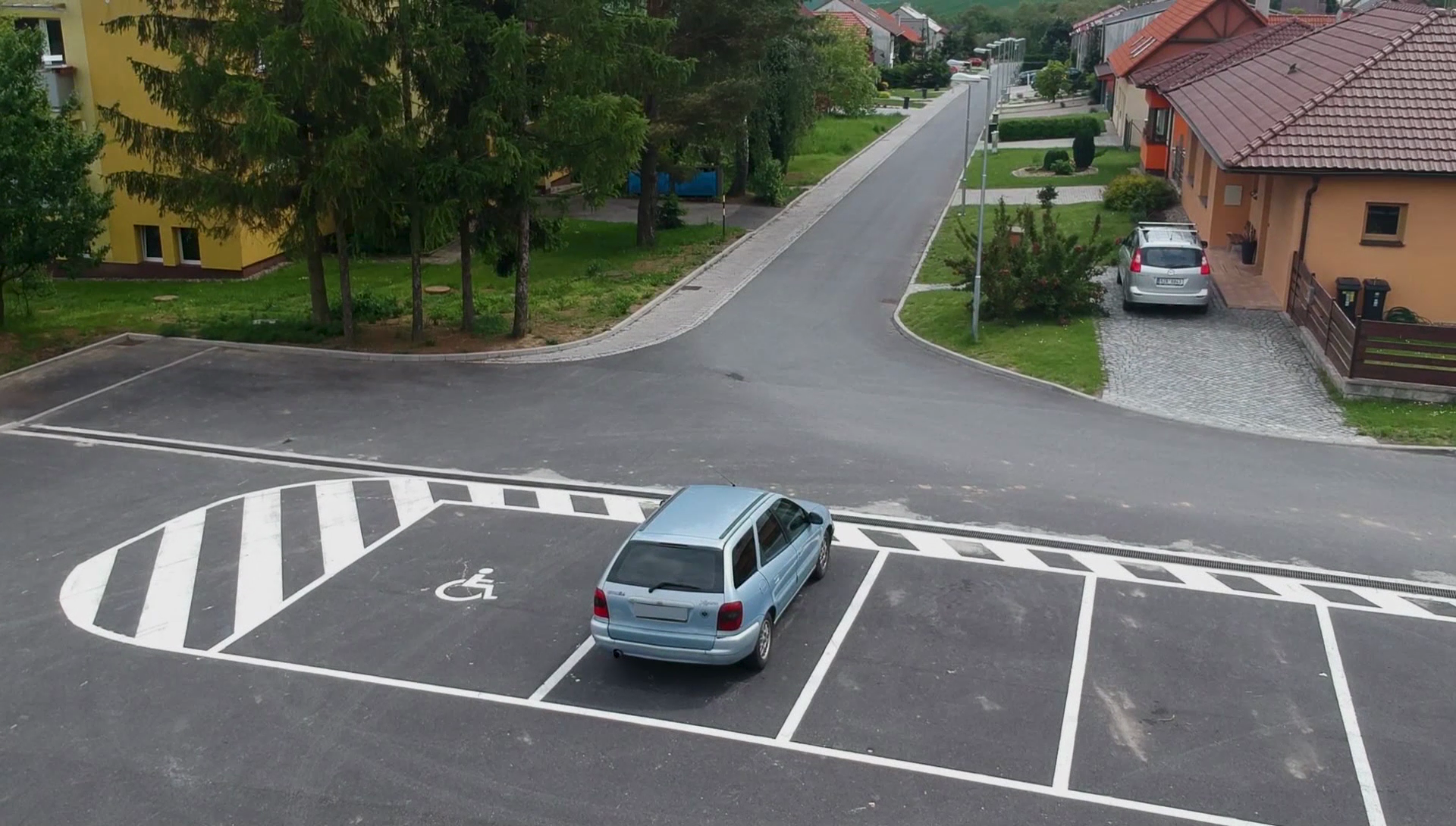 Halenkovice – rekonstrukce městské komunikace „Záhumní u řadovek" - Straßen- und Brückenbau