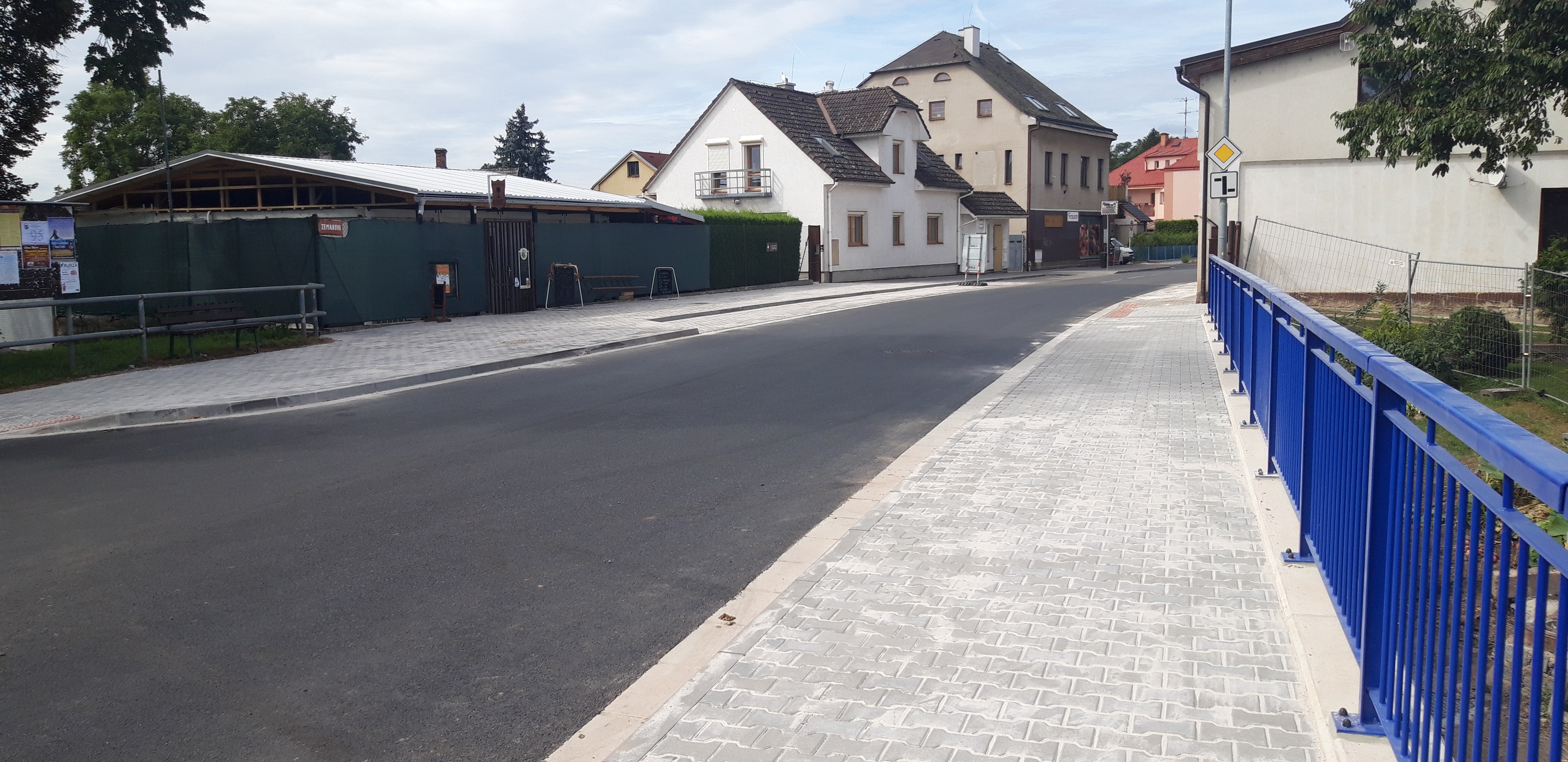 Silnice III/3089 – rekonstrukce průtahu obcí Smiřice - Straßen- und Brückenbau